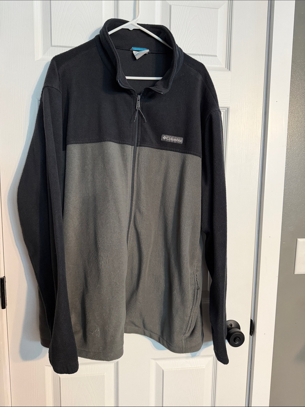 Columbia Men’s Black and Gray Two-Tone Fleece Zip Jacket
